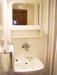 The guest house �afr�n - �esk� Ves u Jesen�ku